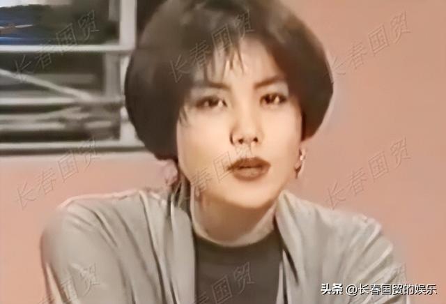 王菲年轻惊艳的照，王菲24岁青涩照曝光