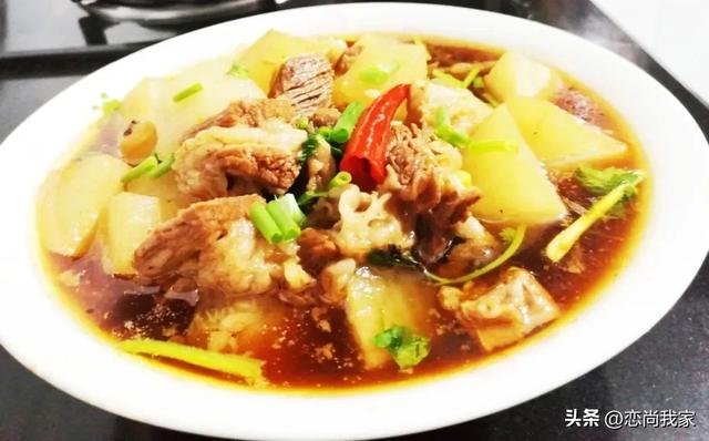 羊肉配什么菜好吃，这个季节吃羊肉配什么菜好吃（羊肉片别总是涮着吃）