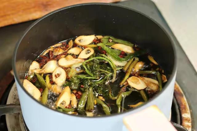 肉馅怎么调好吃，饺子肉馅怎么调才能松软好吃（花钱也买不到的饭店调馅配方）