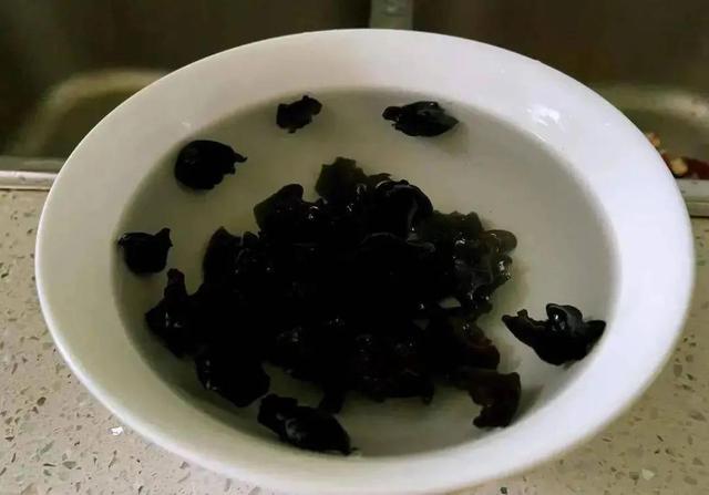 快速泡发木耳的妙招，泡发木耳不用等