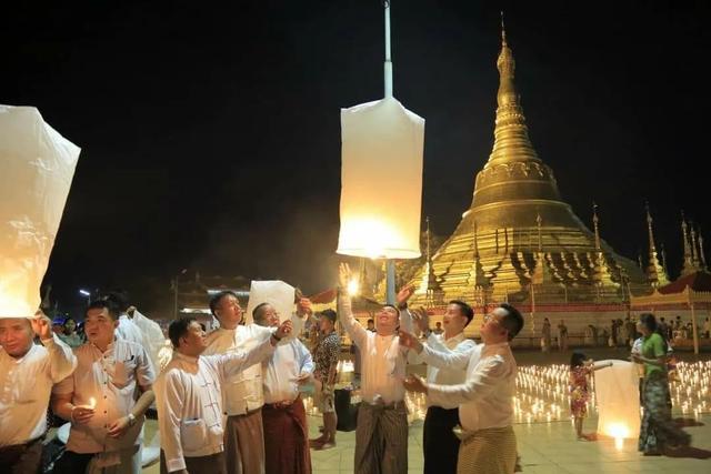 缅甸点灯节完整，实拍缅甸点灯节盛况