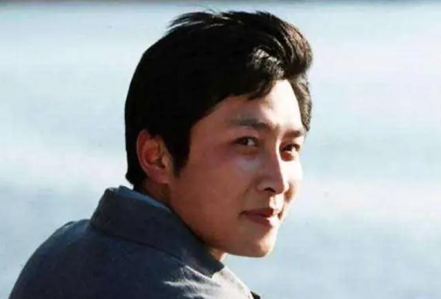 唐国强的妻子是谁，唐国强两段婚姻（唐国强前妻和现任是谁）