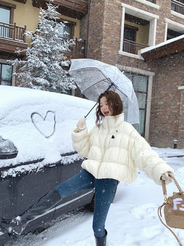 今年冬季流行什么样的羽绒服，羽绒服“肿一点”才好看