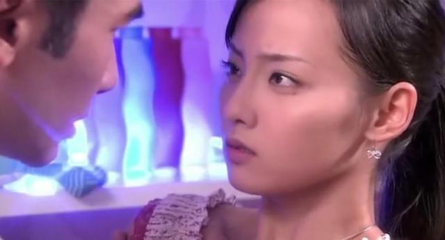 殷桃面相复原图，8位拥有美人痣的女星