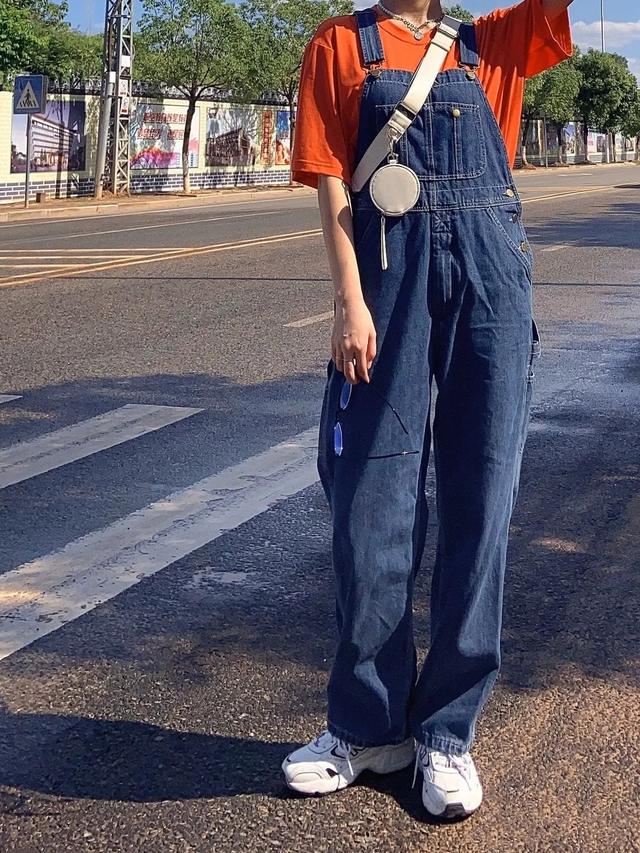 34岁杨幂近照显疲态，次次艳压00后小花