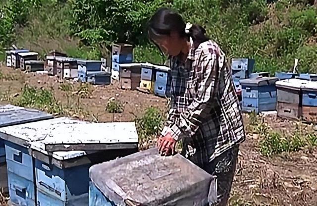 东北诡事真实案例，奇女子刘玉平和大蛇同吃同睡