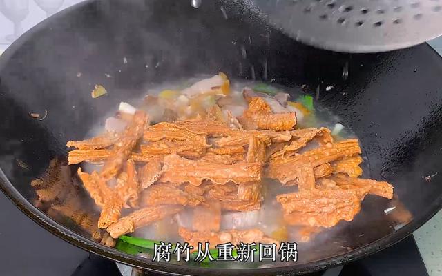 五花肉焖腐竹家常做法，腐竹焖五花肉肉香肥而不腻