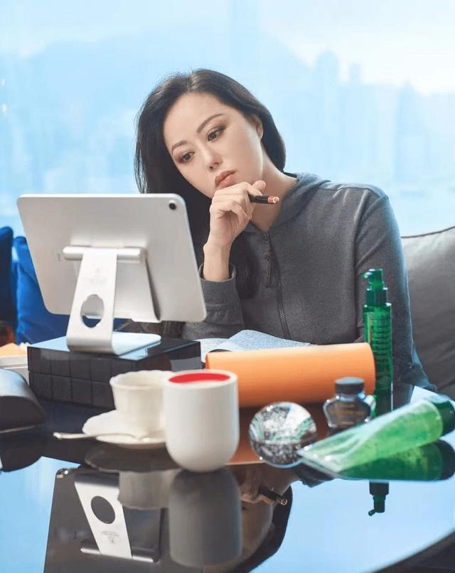 章小蕙年轻时的美貌，看了20岁的章小蕙超漂亮照片