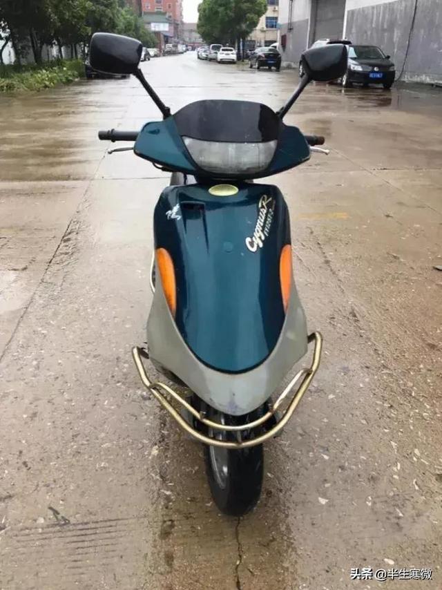 厦门轻骑摩托车，轻骑摩托车种类介绍（轻骑牌15型摩托车送电报的摩托车）