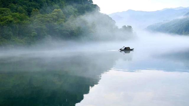 描述夏日炎日的诗句，炎炎夏日何以消烦暑