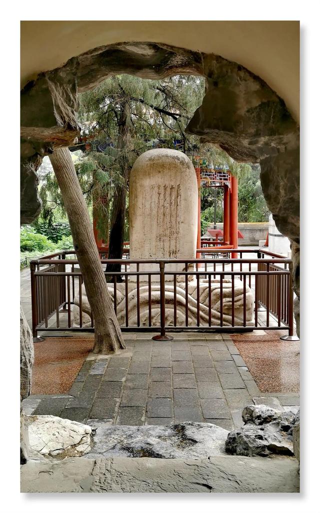 北海公园的白塔有什么来历，北海白塔