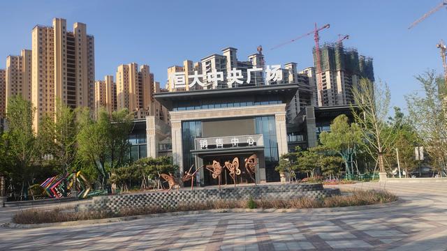 盘锦向海大道与商贸北街交叉路口，盘锦市向海大道
