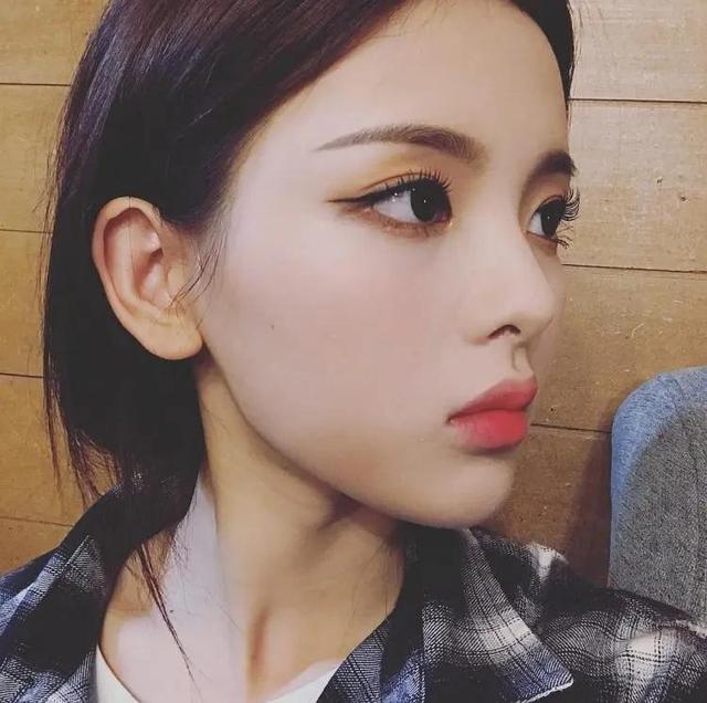 贫民窟女孩爆梗，贫民窟女生（贫民窟女孩一夜爆红）