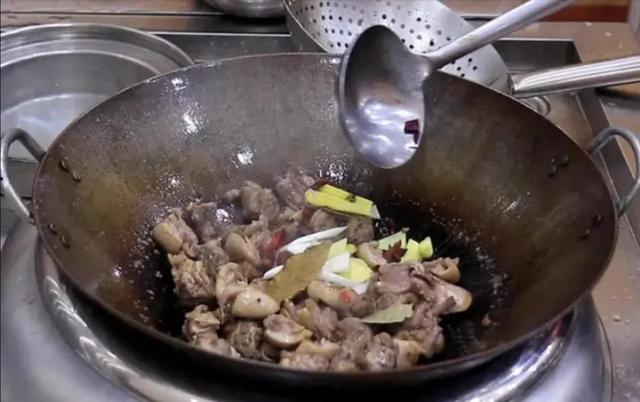 红烧鸭子的做法，家常红烧鸭子最正宗的做法（全家人都爱吃香辣入味）