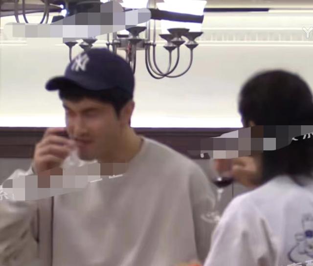 周一围赵薇撒狗粮集锦，周一围猛抽雪茄满脸通红