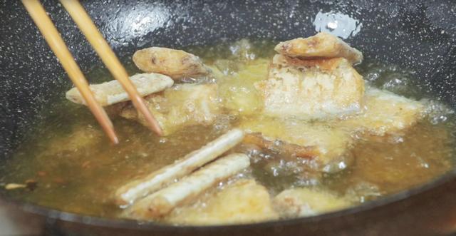 炸带鱼用什么淀粉，炸带鱼用淀粉还是面粉好吃