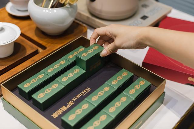 适合给长辈送礼的茶叶，都是100%的天然好茶