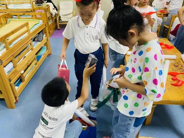 幼儿园毕业典礼蜕变之夜，童心向未来——东乡县二幼举行大班毕业典礼