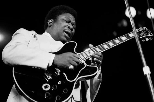 今年世界上最伟大的吉他手，不安现状、技艺精湛的吉他英雄——杰夫·贝克