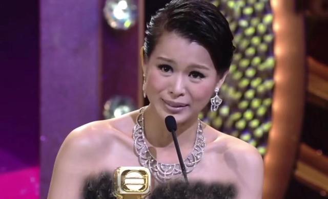 胡杏儿年轻时的颜值巅峰，从胖妹到性感辣妈