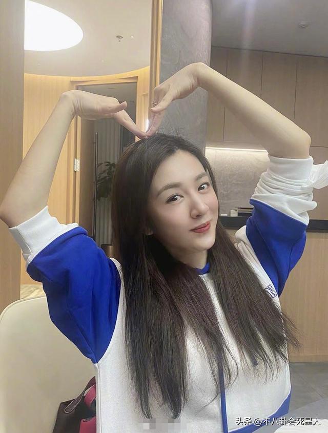 胡歌薛佳凝二人是谁给胡歌介绍的，为什么是她拿下了胡歌