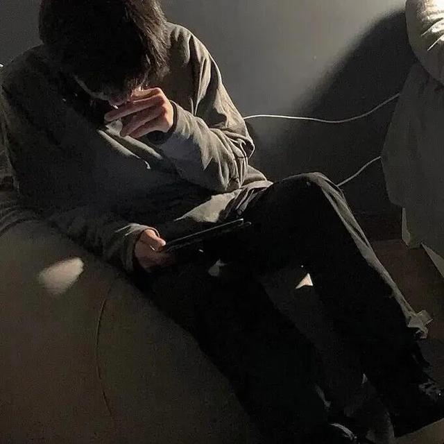高冷男生头像分享，高冷头像男精选