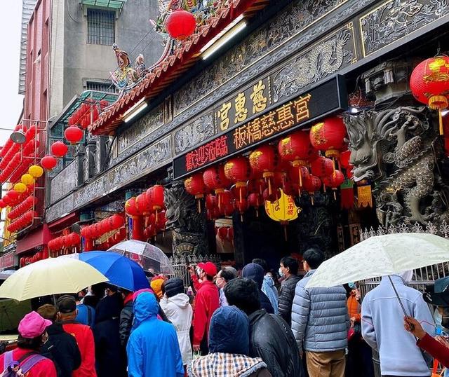 郭台铭一共有几个子女，郭台铭携全家祭祖