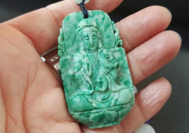 翠玉是翡翠吗，小心这几种带翠