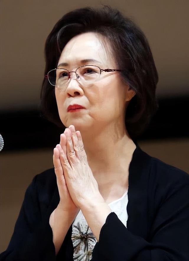 金铭小时候照片，为考北大弃演还珠（金铭小时候和现在对比）