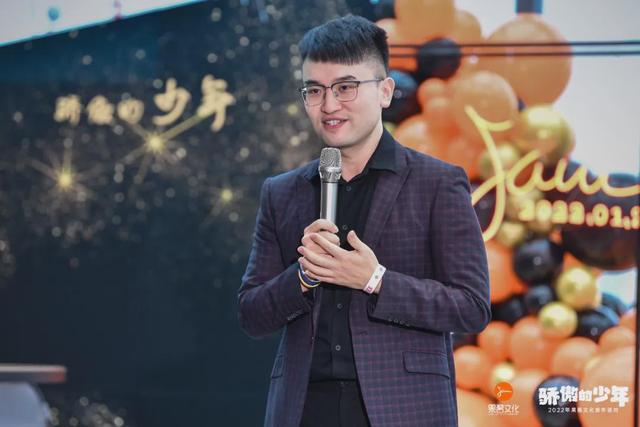 果酱c位出道，年，让我们像喝甜品一样吃蛋糕