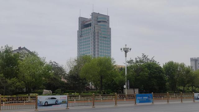 盘锦向海大道与商贸北街交叉路口，盘锦市向海大道