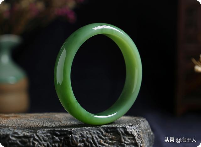 教你如何鉴别玉手镯，关于玉手镯的一切