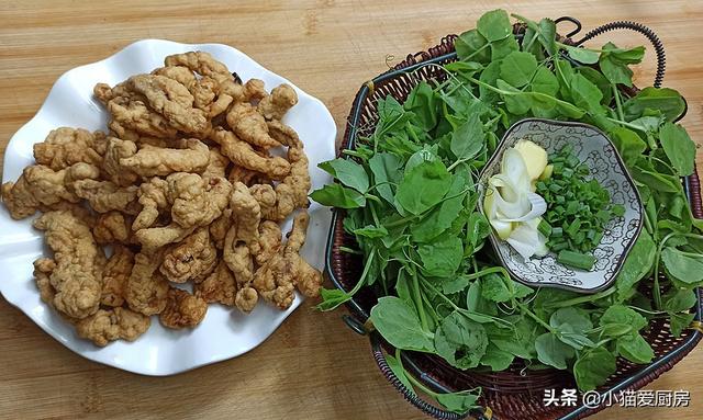 配上鲜嫩的豌豆尖烧成汤，豌豆尖汤怎么烧才爽口