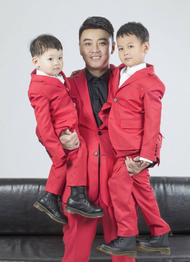 王皓一家四口同框，王皓现在和他妻子怎么样了