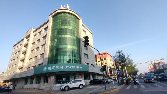 盘锦向海大道与商贸北街交叉路口，盘锦市向海大道