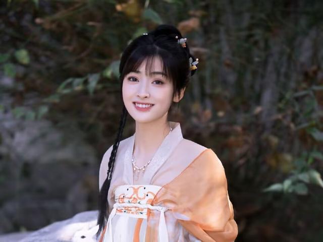 王鹤棣和沈月现在在一起吗，王鹤棣沈月星辰大海同框