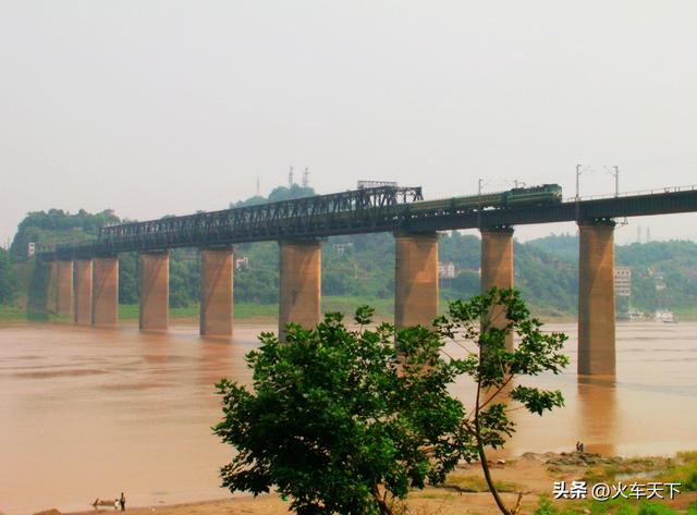 川黔铁路现在起点在哪，曾经客货并重的川黔铁路
