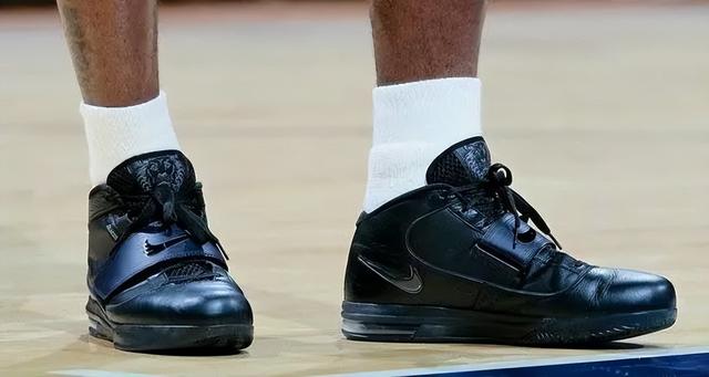 有关詹姆斯的球鞋大全，LeBron系列球鞋回顾盘点