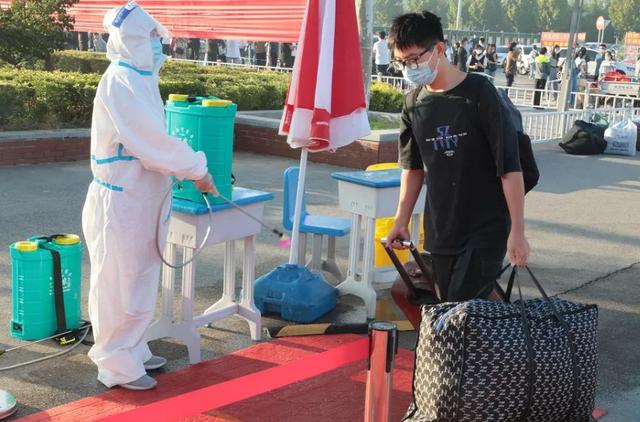 衡水志臻中学和衡水中学哪个更好，衡水泰华中学又把作息时间表默默改了