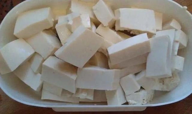 花蛤豆腐汤的家常做法，暖心暖胃超好喝