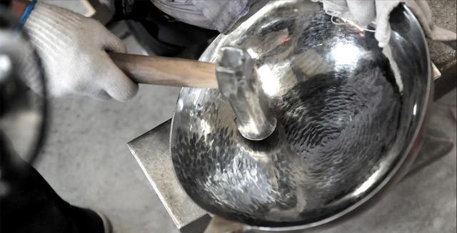 毒铁锅为何屡禁不止，炒菜用的铁锅用哪个比较安全呢