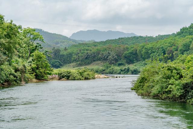鹿回头山顶公园，海南的名胜古迹有哪些