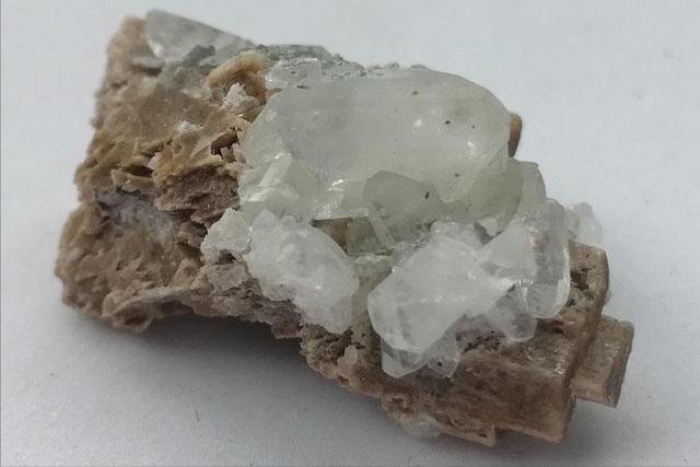 不能碰的宝石帕托石（对人体有害的石头有哪些）