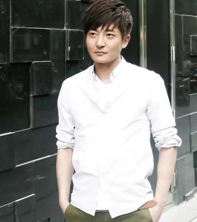 郭京飞和鲍莉儿子，老男孩郭京飞与鲍莉闪婚