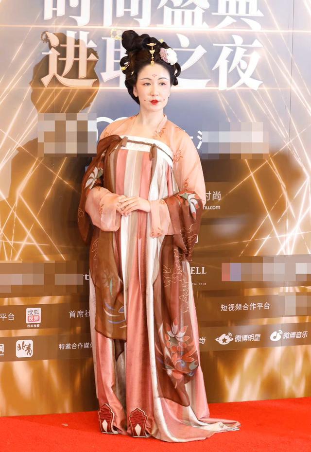 贾乃亮深夜发文挂微博，贾乃亮否认复合传闻