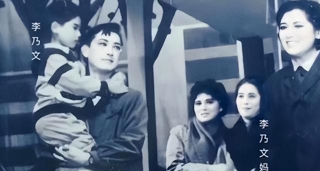 李乃文家庭背后的辛酸，被母亲半威逼利诱