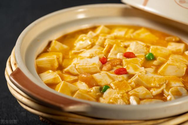 蟹黄豆腐煲详细做法，汤味鲜美又营养