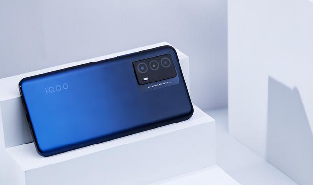 1000多块钱的手机推荐，1000元左右的性价比高的手机推荐（最香的性价比手机）