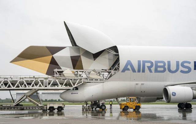 a380客机能坐多少人，最大客机a380多少架（最后一架A380交付）