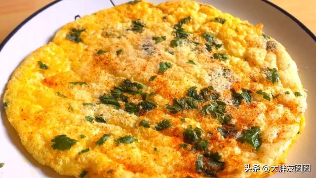 鸡蛋饼怎么煎又嫩又好吃，教你煎出软蓬蓬的鸡蛋饼